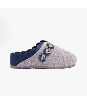 Dr Keller Dr Keller HEART Womens Mule Slippers Grey Upper Material: TextileLining Material: TextileSole Material: SyntheticClosure/Fastening: Slip-OnFeatures: Comfort,LightweightToe Shape: RoundShoe Width: RelaxedItem Weight: 0.45 KGHeel Height: Flat (Under 2.5cm)Slipper Style: MuleGift Boxed: NoProduct Code: B1106-GRY