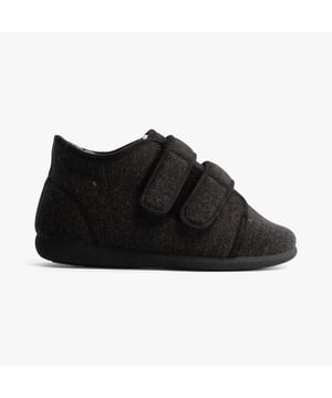 Padders BRIAN Mens Slippers Charcoal Upper Material: TextileLining Material: TextileSole Material: RubberClosure/Fastening: Touch FastenFeatures: Comfort,Warm LiningToe Shape: RoundShoe Width: WideItem Weight: 0.45 KGHeel Height: Flat (Under 2.5cm)Slipper Style: Full SlipperGift Boxed: NoProduct Code: 3450/1566