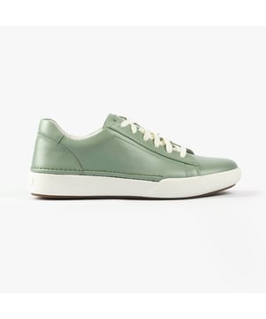 Josef Seibel Josef Seibel CLAIRE 01 Zapatillas para Mujer Sage Material Superior: CueroMaterial de Forro: Cuero/TextilMaterial de Suela: TPRCierre/Sujeción: CordonesCaracterísticas: Confort, TranspirableForma de la Punta: RedondaAnchura del Calzado: RegularPeso del Artículo: 0 KGAltura del Tacón: Bajo (2.5-4.9 cm)Altura del Caño del Zapato: Bajo Estilo de Zapatilla: CasualCódigo del Producto: 69901-133665