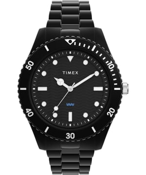 Dit Timex Legacy Analoge Horloge voor Mannen is het perfecte sieraad om te dragen of als cadeau te geven. De zwarte 42 mm ronde kast in combinatie met de comfortabele zwarte kunststof horlogeband garandeert dat je van dit prachtige horloge kunt genieten zonder compromissen. Aangedreven door een hoogwaardig kwartsuurwerk en waterbestendig tot 3 bar, blijft je horloge tikken. We introduceren nieuwe veelzijdige kleurstellingen in onze Timex Legacy #tide collectie. Dit analoge horloge heeft een functie: fluorescerende wijzers en fluorescerende cijfers. Hoogwaardige band van 21 cm lang en 19 mm breed, een zwarte kunststof band met een vouwsluiting met drukknoop. Kastdiameter: 42 mm, kastdikte: 13 mm, kastkleur: zwart en wijzerplaatkleur: zwart.