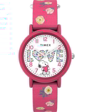 This Timex Peanuts Weekender Color Rush Analogue Watch for Girls is the perfect timepiece to wear or to gift. It's Pink 34 mm Round case combined with the comfortable Pink Fabric watch band will ensure you enjoy this stunning timepiece without any compromise. Operated by a high quality Quartz movement and water resistant to 3 bars, your watch will keep ticking. With its 34mm case, our Timex Color Rush x Peanuts® watch is just the right size for the little Peanuts fan in your life. High quality 17 cm length and 16 mm width a Pink Fabric strap with a Buckle Case diameter: 34 mm,case thickness: 9 mm, case colour: Pink and dial colour: White