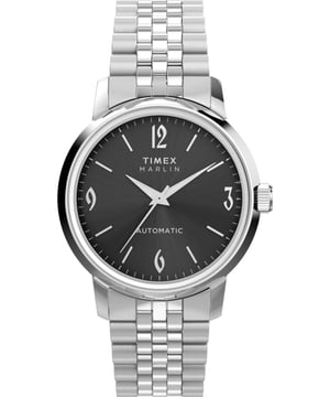 Dit Timex Marlin analoge horloge voor heren is het perfecte tijdstuk om te dragen of cadeau te doen. De zilveren 40 mm ronde kast in combinatie met de comfortabele zilveren roestvrijstalen horlogeband zorgt ervoor dat je volop kunt genieten van dit prachtige horloge zonder compromissen. Aangedreven door een hoogwaardige automatische beweging en waterbestendig tot 5 bar, blijft je horloge tikken. Deze frisse update van onze Marlin Automatisch beschikt over het iconische dial- en handontwerp van een van onze best verkochte Marlin-horloges uit de jaren '60. Dit analoge horloge heeft een functie: Luminous Hands. Hoogwaardige 21 cm lengte en 19 mm breedte met een zilveren roestvrijstalen band met een vouwsluiting met drukknop. Kastdiameter: 40 mm, kastdikte: 13 mm, kastkleur: zilver en wijzerplaatkleur: zwart.
