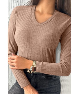 Strukturierter Rippstrick mit einer schlanken Passform  
V-Ausschnitt-Design für einen femininen Touch  
Weicher, atmungsaktiver und bequemer Stoff  
Vielseitiger und schlichter Stil  
Perfekt für Herbst und Winter  
Material: 65% Polyester 30% Viskose 5% Elastan