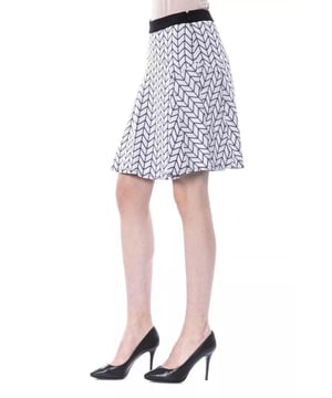 Stylish Black And White Acrylic Skirt
  Tube Short Design
  Made from high
  quality acrylic material
  Comfortable and durable
  Sophisticated black and white color scheme
  Versatile choice for both casual and formal occasions
