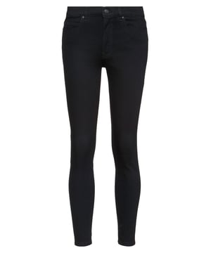 Hugo Charlie Jeans voor dames. Eigentijdse jeans van HUGO Womenswear met een mid-rise taille en een extra smalle pasvorm. Deze gemakkelijk te dragen jeans is gemaakt van magic-flex denim dat zijn vorm belooft te behouden door wassen en dragen. Het muntzakje is afgezet met een vlag met omgekeerd logo voor subtiele branding, terwijl de binnenkant is afgewerkt met flitsen van het kenmerkende rood.- Skinny pijp met een gemiddelde stijging.- Knoop- en ritssluiting.- Machinewas koud. Materiaal: 65% Katoen, 31% Polyester, 4% Elastaan. Ref: 50418454001.