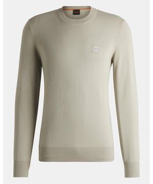 A knitted sweater in a straight fit by BOSS Menswear. Featuring a logo patch, this piece is blended with luxurious cashmere. This product is partly made with organic cotton.

Regular fit
Crew neck
Long sleeves
Ribbed cuffs
Standard length

95% Cotton, 5% Cashmere
50527583
 