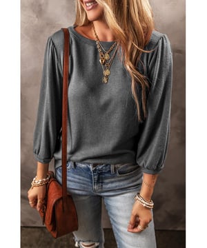 Medium grey solid color blouse
  3/4 sleeves and round neckline
  Versatile piece suitable for both men and women
Material: 95% Polyester 5% Elastane