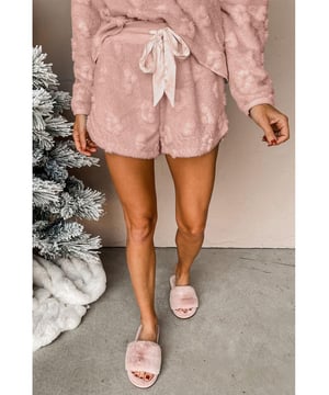 Conjunto de dos piezas de lounge suelto de felpa con textura en rosa claro
  Tejido texturizado para mayor estilo y comodidad
  Diseño de estampado de leopardo feroz
  Top de manga larga y pantalones cortos a juego
  Disponible en varias tallas
  Por favor, consulta la tabla de tallas para encontrar tu ajuste perfecto
Material: 100% Poliéster