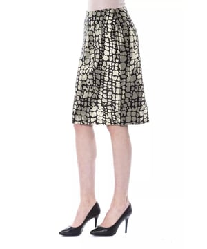 Gold Viscose Skirt
  Tube short skirt design
  Made with Quality viscose material
  Versatile and can be paired with a variety of tops and accessories
  Comfortable and durable