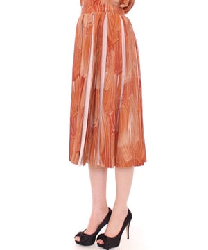 Marca: Licia Florio.
  Estilo: Falda amplia.
  Color: Marron anaranjado.
  Longitud: Por debajo de la rodilla.
  Cierre: Apertura con cremallera en la parte trasera.
  Detalles: Detalles del logotipo.
  Material: 100% Viscosa.
  Hecho en Italia.
  Genero: Mujer.