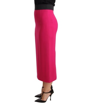 Marca: DOLCE & GABBANA.
  Estilo: Falda lapiz.
  Ajuste: Regular.
  Material: 51 % rayon 46 % acetato 3 % elastano.
  Color: Rosa.
  Cierre: Cremallera.
  Detalles del logotipo.
  Fabricado en Italia.