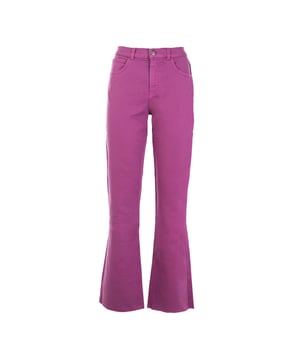 Entdecken Sie die Damenhosen von Reign, die mit Präzision und Hingabe zur Qualität hergestellt werden. Diese Hose ist das Ergebnis exzellenter italienischer Handwerkskunst, die traditionelle handwerkliche Methoden mit hochwertigen Materialien kombiniert. Ein unverzichtbares und langlebiges Kleidungsstück, das Ihre Garderobe mit einem Hauch von dauerhafter Raffinesse bereichert.