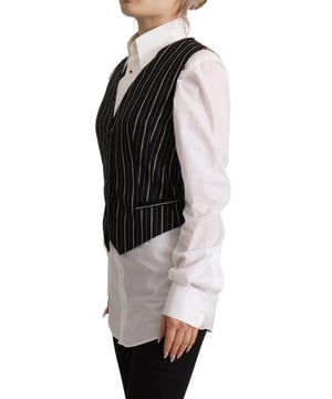 Ärmelloses Oberteil  
V-Ausschnitt  
Knopfverschluss  
Hergestellt in Italien  
Material: 59 % Schurwolle, 39 % Polyester, 2 % Elasthan  
Farboptionen: Schwarz, Braun  
Logodetails  