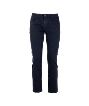 De Reign herenbroek is de perfecte combinatie van elegantie en comfort. Gemaakt van hoogwaardige stoffen, bieden ze een optimale pasvorm en duurzaamheid. Verfijnde details, zoals de precieze afwerking en de keuze van fijne materialen, maken ze ideaal voor zowel werk als vrije tijd. Een veelzijdig en stijlvol kledingstuk dat niet mag ontbreken in de garderobe van elke man.