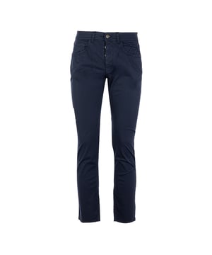 Die Reign-Hose für Herren ist die perfekte Verbindung von Eleganz und Komfort. Sie ist aus hochwertigen Stoffen gefertigt und bietet eine optimale Passform und Haltbarkeit. Raffinierte Details, wie die präzise Verarbeitung und die Auswahl edler Materialien, machen sie ideal für Beruf und Freizeit. Ein vielseitiges und stilvolles Kleidungsstück, das in keinem Kleiderschrank eines Mannes fehlen darf.