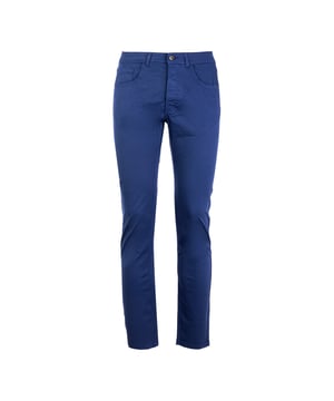 Die Reign-Hose für Herren ist die perfekte Verbindung von Eleganz und Komfort. Sie ist aus hochwertigen Stoffen gefertigt und bietet eine optimale Passform und Haltbarkeit. Raffinierte Details, wie die präzise Verarbeitung und die Auswahl edler Materialien, machen sie ideal für Beruf und Freizeit. Ein vielseitiges und stilvolles Kleidungsstück, das in keinem Kleiderschrank eines Mannes fehlen darf.