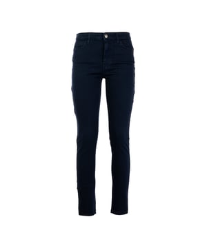 Entdecken Sie die Damenhosen von Reign, die mit Präzision und Hingabe zur Qualität hergestellt werden. Diese Hose ist das Ergebnis exzellenter italienischer Handwerkskunst, die traditionelle handwerkliche Methoden mit hochwertigen Materialien kombiniert. Ein unverzichtbares und langlebiges Kleidungsstück, das Ihre Garderobe mit einem Hauch von dauerhafter Raffinesse bereichert.