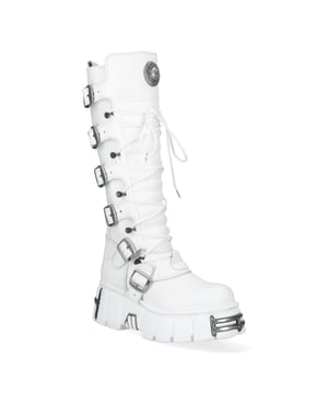 De New Rock M-272-C69 kniehoge laarzen uit de Metallic Collection belichamen gedurfde gothic mode met een opvallende punkrock rand. Gemaakt van eersteklas koeienleer met een zachte kalfsleren binnenkant, deze laarzen garanderen duurzaamheid en comfort. Met een indrukwekkende hak van 7 cm en een platform van 4 cm, bieden ze een verhoogde houding. Een combinatie van veters, ritsen en gespen verbetert zowel esthetiek als functionaliteit, waardoor ze een opvallende keuze zijn voor gothic, heavy en punk modeliefhebbers. Belangrijkste kenmerken: Materiaal: Buitenkant - koeienleer | Binnenkant - kalfsleer Hakhoogte: 7 cm | Platformhoogte: 4 cm Zoolmateriaal: PU-ULTRA | Bevestigingssysteem: Gelijmd Bevestiging: Veters, rits, gespen Schachthoogte: 37 cm Stijl: Gothic, Punk, Heavy, Rock Unisex Ontwerp: Geschikt voor alle generaties