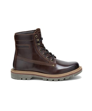 Las botas de cuero impermeables Caterpillar Colorado Grader ofrecen durabilidad, comodidad y un estilo atemporal. Confeccionadas con cuero flor premium con cuello acolchado, estas botas brindan un excelente soporte para el tobillo. Su diseño impermeable, plantilla de espuma EVA suave y suela de goma resistente garantizan una comodidad duradera y una tracción superior. Ideales para el trabajo, el senderismo o el uso diario, estas botas ofrecen rendimiento durante todo el día con un diseño clásico y sencillo, diseñado para brindar resistencia y confiabilidad. Características principales: Cuero flor premium: duradero, elegante y duradero. Protección impermeable: mantiene los pies secos en todas las condiciones. Cuello acolchado: mejora el soporte y la comodidad del tobillo. Plantilla de espuma EVA: amortiguación suave para usar todo el día. Suela de goma duradera: proporciona una excelente tracción en diversas superficies. Diseño clásico y sencillo: perfecto para el trabajo, el senderismo o el uso informal.