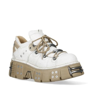 Los zapatos New Rock M-120N-C80 de la Colección Metallic combinan la estética gótica y punk con un toque futurista. Fabricados en material sintético de alta calidad con interior de piel de cerdo, ofrecen durabilidad y comodidad. Con un llamativo tacón de plataforma de 7 cm y una suela de 4 cm, estos zapatos ofrecen un look sofisticado y llamativo. El diseño con cordones refuerza su carácter rebelde, haciéndolos perfectos para quienes adoptan la moda alternativa con un toque moderno. Características principales: Material: Exterior - Sintético | Interior - Piel de cerdo | Altura del tacón: 7 cm | Altura de la plataforma: 4 cm | Material de la suela: PU-ULTRA | Cierre: Cordones (cordón) | Altura de la caña: 10 cm | Estilo: Gótico, Heavy, Punk, Rock | Diseño unisex: Adecuados tanto para hombre como para mujer | Color único: Exterior blanco llamativo con suela beige para un look impactante