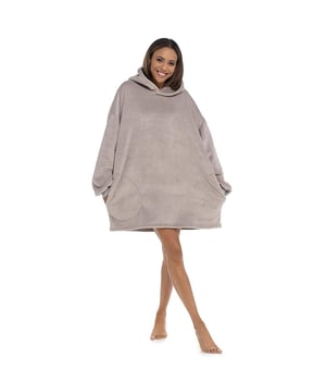 Sudadera con capucha Soft Touch Fleece Snuggle para mujer - La prenda más calentita de Sleep Snob: Nuestra sudadera con capucha Soft Touch Fleece Snuggle de Sleep Snob es una absoluta delicia para aquellos que anhelan la comodidad y el calor. Si buscas algo cómodo para este invierno, ¿por qué no te decides por esta sudadera con capucha para mujer de tacto suave y exclusivo? Esta sudadera con capucha es como un trozo de cielo para cualquiera que ame la ropa cómoda o que simplemente desee abrazar el frío con un atuendo elegante y acogedor. También puede ser el regalo de última hora perfecto para cualquier persona que sufra cualquier inclemencia meteorológica. Está hecha de forro polar de tacto suave que proporciona una comodidad y calidez supremas, más suave de lo habitual, y es fabulosa para llevarla puesta todo el día. Disponible en colores lisos y en talla femenina, esta sudadera Snuggle Hoodie es una opción ideal para cualquier día. Redefine el confort de lujo con su idoneidad para todas las estaciones. Presentada por Sleep Snob, una marca que está causando sensación en el mundo de la ropa cómoda, esta prenda encarna su compromiso de ofrecer productos de primera calidad. Esta acogedora manta-sudadera está confeccionada exclusivamente con el forro polar más suave. Detalles adicionales del producto: Sudadera con capucha de forro polar de tacto suave para mujer Diseño de color sólido Forro polar de tacto suave Una idea de regalo fantástica y cómoda Talla para mujer Sensación perfectamente confortable Material de manta suave y ponible Apta para todas las estaciones Lavable a máquina