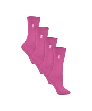 Calcetines térmicos Heat Holders Ultra Lite - Ladie 4 Pack: Mantén los pies calientes en los días más fríos y ponte este par de calcetines térmicos Heat Holders Ultra Lite. ¡Ahora en pack de 4! Los Heat Holders Ultra Lite son como la versión Lite pero aún menos gruesos. Son perfectos para los zapatos más ajustados, lo que significa que son unos calcetines de vestir estupendos en los meses de invierno, ya que caben en cualquier tipo de zapato y proporcionan el calor conocido de Heat Holders. Los calcetines Heat Holders proporcionan una comodidad y un calor intensos. Nuestro hilo térmico especialmente desarrollado proporciona un aislamiento de alto rendimiento contra el frío con una capacidad superior de transpiración de la humedad. La innovadora tecnología de tricotado produce nuestro exclusivo pelo acolchado extra largo para retener más aire caliente. Nuestro experto proceso de cepillado Heat Holders maximiza la cantidad de aire caliente retenido en el interior de cada calcetín para una calidez total y comodidad durante todo el día. Estos calcetines vienen en un paquete de 4, están disponibles en las señoras 4-8 Reino Unido y hecho de 89% acrílico, 10% poliamida, 1% elastano. Están disponibles en negro, azul marino y morado y se pueden lavar a máquina. Detalles adicionales del producto: Calcetines Heat Holders Ultra Lite Hilo especialmente desarrollado más fino que el calcetín original Cepillado térmico Clasificación 1.0 Tog Grueso y cálido 3 veces más cálido que los calcetines de algodón Señoras Talla: 4-8 UK 3 opciones de color Lavables a máquina