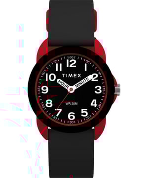 Dit Timex Time Teacher Analoge Horloge voor Kinderen is het perfecte timepiece om te dragen of cadeau te geven. De Rode 30 mm ronde kast in combinatie met de comfortabele Zwarte Siliconen horlogeband zorgt ervoor dat je geniet van dit schitterende horloge zonder enige concessie. Aangedreven door een hoogwaardige Quartz beweging en waterbestendig tot 3 bar, blijft je horloge tikken. Zorgvuldig ontworpen en duurzaam genoeg voor actieve kinderen, maakt ons Timex Kids Analoge horloge het bijhouden van de tijd leuk. Hoge kwaliteit 17 cm lengte en 16 mm breedte Zwarte Siliconen band met een gesp Kastdiameter: 30 mm, kastdikte: 10 mm, kastkleur: Rood en wijzerplaat kleur: Zwart.