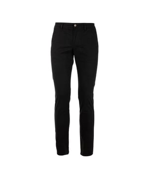 Die Reign-Hose für Herren ist die perfekte Verbindung von Eleganz und Komfort. Sie ist aus hochwertigen Stoffen gefertigt und bietet eine optimale Passform und Haltbarkeit. Raffinierte Details, wie die präzise Verarbeitung und die Auswahl edler Materialien, machen sie ideal für Beruf und Freizeit. Ein vielseitiges und stilvolles Kleidungsstück, das in keinem Kleiderschrank eines Mannes fehlen darf.