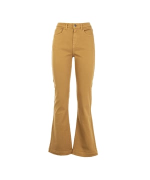 Entdecken Sie die Damenhosen von Reign, die mit Präzision und Hingabe zur Qualität hergestellt werden. Diese Hose ist das Ergebnis exzellenter italienischer Handwerkskunst, die traditionelle handwerkliche Methoden mit hochwertigen Materialien kombiniert. Ein unverzichtbares und langlebiges Kleidungsstück, das Ihre Garderobe mit einem Hauch von dauerhafter Raffinesse bereichert.