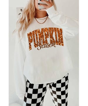 Sudadera de cuello redondo de temporada de calabaza impresa en transfer de calor Beige  
Gráfico de letras impreso en transfer de calor  
Corte relajado  
Ideal para mujeres de todas las edades  
Fácil de combinar con jeans diarias  
Material: 50% Poliéster 50% Algodón