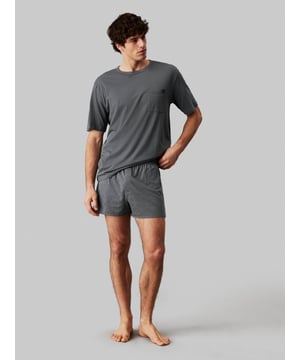 Calvin Klein MODERN COTTON VDAY Mens Boxer Set Turbulence

Closure/Fastening: Pull-On

Features: Comfort

Item Weight: 0.11 KG

Clothing Fit: Regular

Single Or Multi Pack?: Single

Gift Boxed: No

Material Composition: 100% Cotton
Product Code: 000NM2662ERG0
