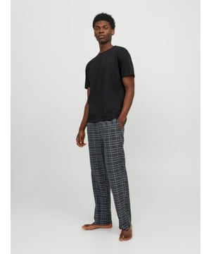Jack &amp; Jones Jack &amp; Jones BASIC TEE Mens Pyjama Set Black

Closure/Fastening: Pull-On

Features: Comfort

Item Weight: 0.4 KG

Clothing Fit: Regular

Single Or Multi Pack?: Single

Gift Boxed: No

Material Composition: 100% Cotton

Clothing Features: Elasticated Waistband
Product Code: 12263659-BLK