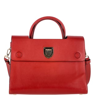 VINTAGE, RRP AS NEW
The Dior Diorever Top Handle Bag in Red Leather is a sophisticated and versatile accessory that blends timeless elegance with modern design. Crafted from luxurious red leather, this bag features silver-tone hardware and rolled handles for a refined touch. With a single adjustable shoulder strap for added convenience, it offers both style and practicality. The interior is thoughtfully designed with leather lining and four pockets to keep your essentials organized. The flap closure at the top and snap closure at the front add security, while protective feet at the base ensure durability. This piece, from the 2016 collection by Maria Grazia Chiuri, is the ultimate statement bag for any fashion-forward wardrobe.


with Dust bag


Dior Diorever Top Handle Bag in Red Leather 
Condition: Very good
Signs of wear: No retail tag, Minor sign of wear or markings., Lightly used but very well maintained. Minor creasing, light worn corners, light scratches.
Packaging: Dust bag
Color: Red 
Material: Leather 
Size: One Size | One Size
Measurements: length 300
height 230
width 140
handle 100
SKU: NAPPUGBBA457645W