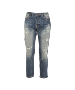 De Reign herenjeans combineren stijl en kwaliteit perfect. Ze zijn gemaakt van denim van hoge kwaliteit en bieden een onberispelijke pasvorm en duurzaamheid waardoor ze ideaal zijn om elke dag te dragen. Aandacht voor detail, van precieze stiksels tot verstevigingen op stresspunten, zorgt voor duurzaamheid zonder aan comfort in te boeten. Een veelzijdig kledingstuk dat nooit uit de mode raakt, perfect voor elke gelegenheid.