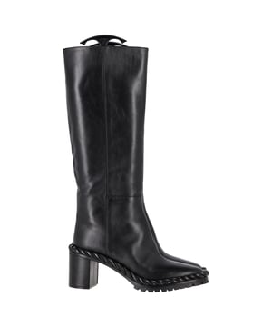 VINTAGE, UVP WIE NEU  
Die Valentino Garavani Rope Mid-Calf Block Heel Boots aus schwarzem Leder bieten eine perfekte Fusion aus Eleganz und modernem Design, mit einem einzigartigen Seil-Detail, das Textur und visuelles Interesse verleiht. Hergestellt aus luxuriösem schwarzen Leder, zeichnen sich diese Stiefel durch eine schlanke, strukturierte Silhouette mit einer komfortablen Wadenhöhe und einem blockförmigen Absatz aus, die den ganzen Tag über getragen werden kann. Das vielseitige Design lässt sich mühelos mit einer Vielzahl von Outfits kombinieren, von lässiger Jeans bis hin zu schickeren Röcken und Kleidern. Kombinieren Sie sie mit einem maßgeschneiderten Mantel und engen Jeans für einen schicken, modernen Look, der unaufdringlichen Luxus ausstrahlt.

Valentino Garavani Rope Mid-Calf Block Heel Boots aus schwarzem Leder

Zustand: Sehr gut  
Gebrauchsspuren: Geringe Gebrauchsspuren  
Verpackung: Staubbeutel  
Farbe: Schwarz  
Material: Leder | Leder  
Größe: IT | 38  
Maße: Absatzhöhe: 70; Fußbettlänge: 300  
SKU: NAPPUGBSH461561W