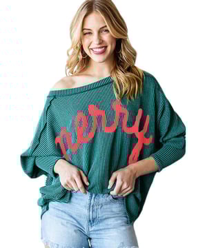 Diseño gráfico alegre  
Tejido de punto cordado con un tacto de fina textura  
Mangas de murciélago a la moda  
Costuras expuestas y elegantes  
Ideal para uso casual y festividades  
Material: 75% Poliéster 20% Viscosa 5% Elastano