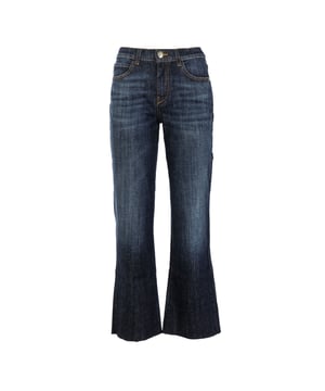 Entdecken Sie die Damenjeans von Reign, die mit viel Liebe zum Detail und Qualität hergestellt werden. Stolz Made in Italy, repräsentieren diese Jeans die Exzellenz der italienischen Fertigung, die traditionelle Handwerkskunst mit hochwertigen Materialien kombiniert. Ein langlebiges Kleidungsstück, das jede Garderobe mit schlichter Eleganz bereichert.