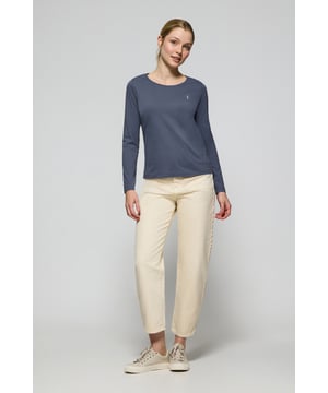 Polo Club folgt mit diesem langärmligen Damen-T-Shirt aus weicher Baumwolle dem Comfy-Trend. Ihre überarbeitete klassische Passform macht sie zu unverzichtbaren Basics für jeden Anlass. Gerippter Rundhalsausschnitt mit Nahtband in Kontrastfarbe. Regular Fit. Rigby Go-Stickerei auf der linken Brustseite.