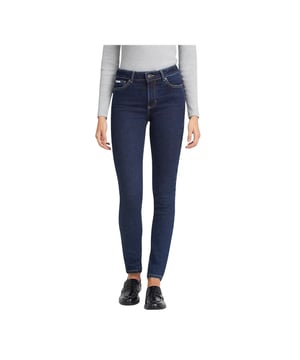 Jeans Guess Skinny G05 Damen Blau Baumwolle. Authentisches Kleidungsstück der Marke Guess - Streetwear/Sportswear-Design von Guess - Guess für modebewusste Frauen, perfekt für den Alltag - Die blauen Jeans von Guess lassen sich hervorragend mit dem Rest Ihrer Garderobe kombinieren - Bequemes Baumwollmaterial - klassisch - Skinny G05 -