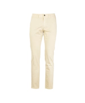 De Reign herenbroek is de perfecte combinatie van elegantie en comfort. Ze zijn gemaakt van hoogwaardige stoffen en bieden een optimale pasvorm en duurzaamheid. Verfijnde details, zoals de precieze afwerking en de keuze van fijne materialen, maken ze ideaal voor zowel werk als vrije tijd. Een veelzijdig en stijlvol kledingstuk dat niet mag ontbreken in de garderobe van elke man.