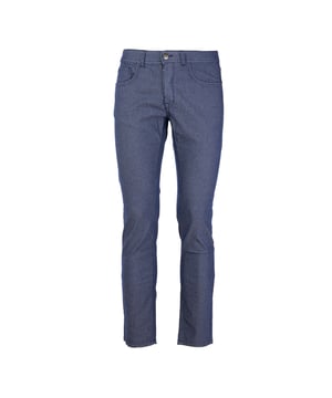 De Reign herenbroek is de perfecte combinatie van elegantie en comfort. Ze zijn gemaakt van hoogwaardige stoffen en bieden een optimale pasvorm en duurzaamheid. Verfijnde details, zoals de precieze afwerking en de keuze van fijne materialen, maken ze ideaal voor zowel werk als vrije tijd. Een veelzijdig en stijlvol kledingstuk dat niet mag ontbreken in de garderobe van elke man.
