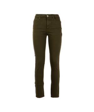 Entdecken Sie die Damenhosen von Reign, die mit Präzision und Hingabe zur Qualität hergestellt werden. Diese Hose ist das Ergebnis exzellenter italienischer Handwerkskunst, die traditionelle handwerkliche Methoden mit hochwertigen Materialien kombiniert. Ein unverzichtbares und langlebiges Kleidungsstück, das Ihre Garderobe mit einem Hauch von dauerhafter Raffinesse bereichert.