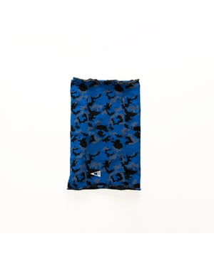 De multifunctionele hoofdband van SCUOLA NAUTICA ITALIANA is een veelzijdig en praktisch accessoire, ideaal voor wie houdt van een dynamische stijl. Hij is gemaakt van lichtgewicht en ademend materiaal en kan worden gebruikt als nekwarmer, bandana of hoofdband. Het ontwerp is geïnspireerd op de maritieme wereld en de zorgvuldige details maken het perfect om een casual en functionele look voor elke gelegenheid af te maken.