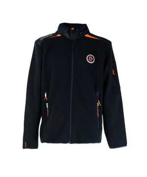 Herrenjacke Scuola Nautica Italiana, ein Symbol für Eleganz und Funktionalität. Hergestellt aus hochwertigen Stoffen, bietet es Komfort und Widerstand für den täglichen Gebrauch.Das raffinierte Design, angereichert mit nautischen Details und modernen Linien, passt perfekt zu lässigen oder formellen Looks. Ausgestattet mit praktischen Taschen und einer sauberen Verarbeitung,ist sie die ideale Wahl für alle, die Stil und Zweckmäßigkeit suchen.