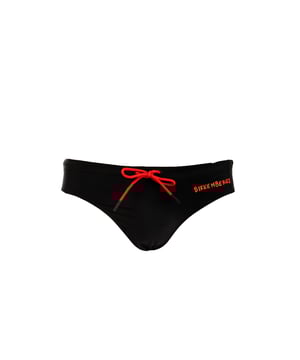 Entspannen Sie sich stilvoll mit dem BIKKEMBERGS Badeanzug Modell Sleepo. Dieser Badeanzug mit unifarbenem Muster bietet zeitlose Eleganz mitmit einem Hauch von Originalität dank des Details auf der rechten Seite. Der verstellbare Gummibund sorgt für eine bequeme und individuelle Passform.