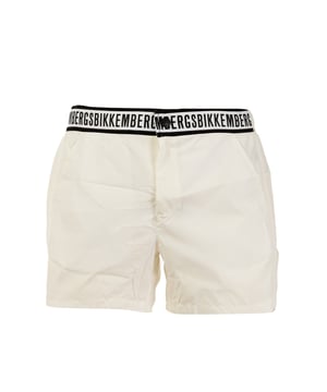 Eleganz und Raffinesse treffen bei der Boardshort von BIKKEMBERGS auf sportlichen Geist. Charakteristisch für dieses Modell ist die unifarbene Farbe, die Nüchternheit ausstrahlt, Dieses Modell zeichnet sich durch ein markantes Detail am Gummiband mit dem Logo der Marke aus, das dem Gesamtbild einen Hauch von Klasse verleiht.