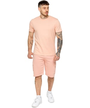 Enzo Heren T-Shirt Trainingspak Set Met Shorts. Ronde Hals Korte Mouwen T-Shirt. Zacht, Comfortabel, Regular Fit Top. Voorzien van EZ Logo Geprint Op De Borst. Gecombineerd Met Enzo Cargo Shorts. Elastische Tailleband Met Verstelbare Touwtjes. Voorzien van 2 Zakken Aan De Zijkant en 2 Cargo Zakken.