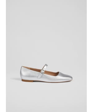 A Mary Jane style with all the comfort of a ballet pump, the new Willow flats are so chic (and so comfortable). Crafted in Spain from buttery-soft black nappa leather, they have a square toe, a strap across the foot with a round silver buckle, and a flat sole. Play up to their Sixties' feel, by teaming them with turned up jeans and a retro knit, your favourite skirts and dresses or slip them on to dress down tailoring.