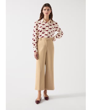 Embrace effortless style with Joel trousers in warm camel. These ankle-length, polyester twill trousers feature metal buttons and a front fly, perfect for smart casual wardrobes. Ideal for lunch dates or casual Fridays, pair them with a crisp white shirt or relaxed knit for a polished yet laid-back look.