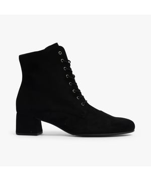Gabor Gabor ASPEN Womens Boots Black

 Upper Material: Suede

Lining Material: Textile

Sole Material: Rubber

Closure/Fastening: Lace-Up

Features: Comfort

Heel Type: Block

Toe Shape: Round

Shoe Width: Regular

Item Weight: 0.8 KG

Heel Height: Low (2.5-4.9cm)

Shoe Shaft Height: Ankle

Boot Style: Ankle Boots

Gift Boxed: No
Product Code: 55.681.17